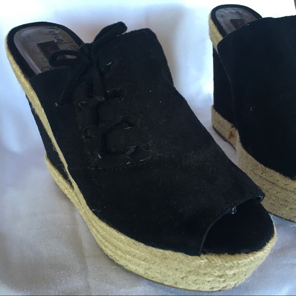 Material Girl Wedge open toed shoes - Picture 2 of 5